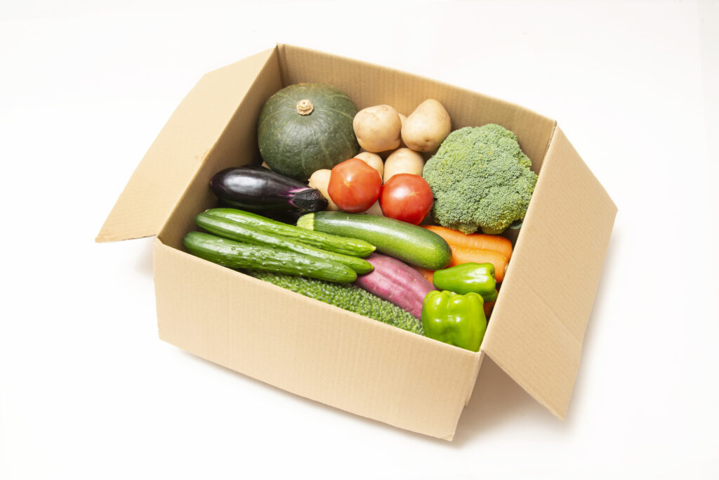 ダンボール入りの野菜イメージ
